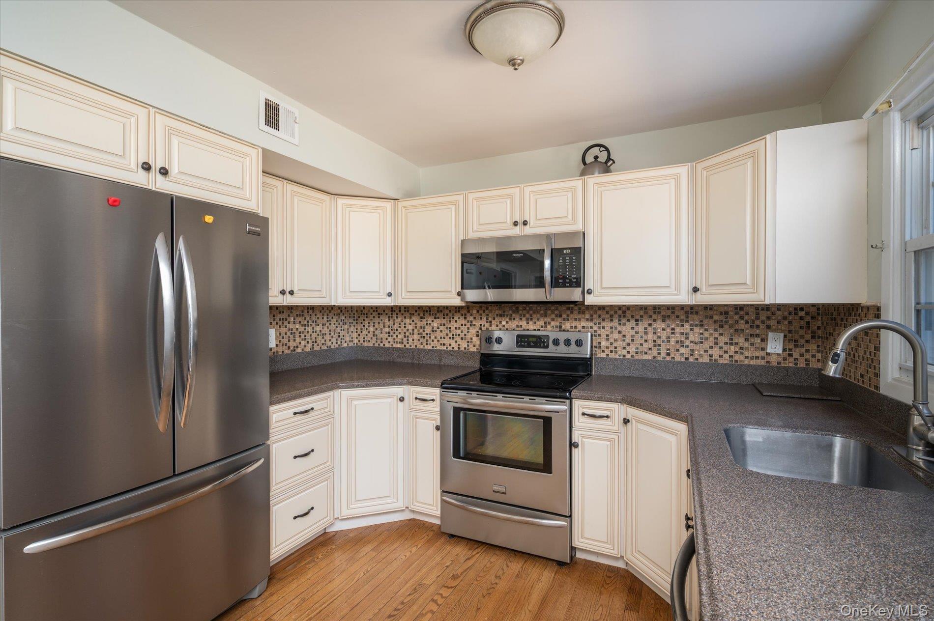 #9 photo, 123 Wedgewood Drive, Coram , NY 11727