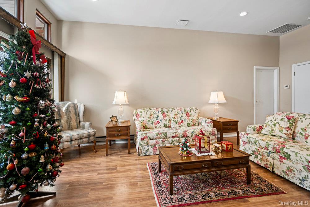 #10 photo, 304 Gotham Way, Saint James , NY 11780