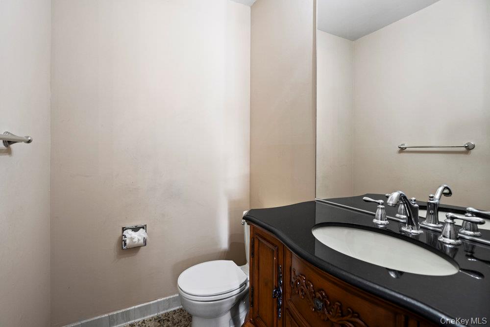 #12 photo, 304 Gotham Way, Saint James , NY 11780