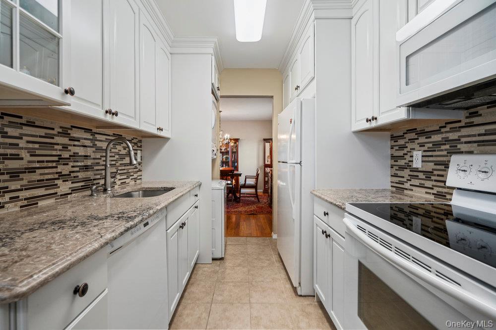 #16 photo, 304 Gotham Way, Saint James , NY 11780