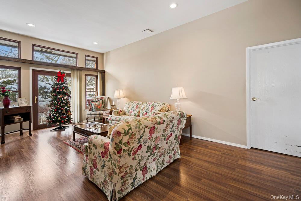 #19 photo, 304 Gotham Way, Saint James , NY 11780