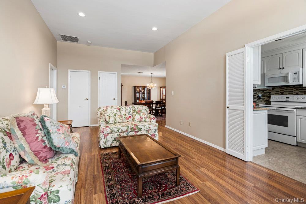 #9 photo, 304 Gotham Way, Saint James , NY 11780