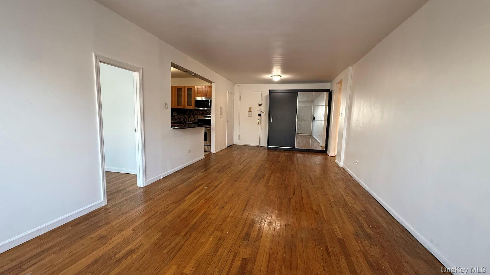 #11 photo, 63-11 Queens Boulevard, كوينز Woodside , NY 11347