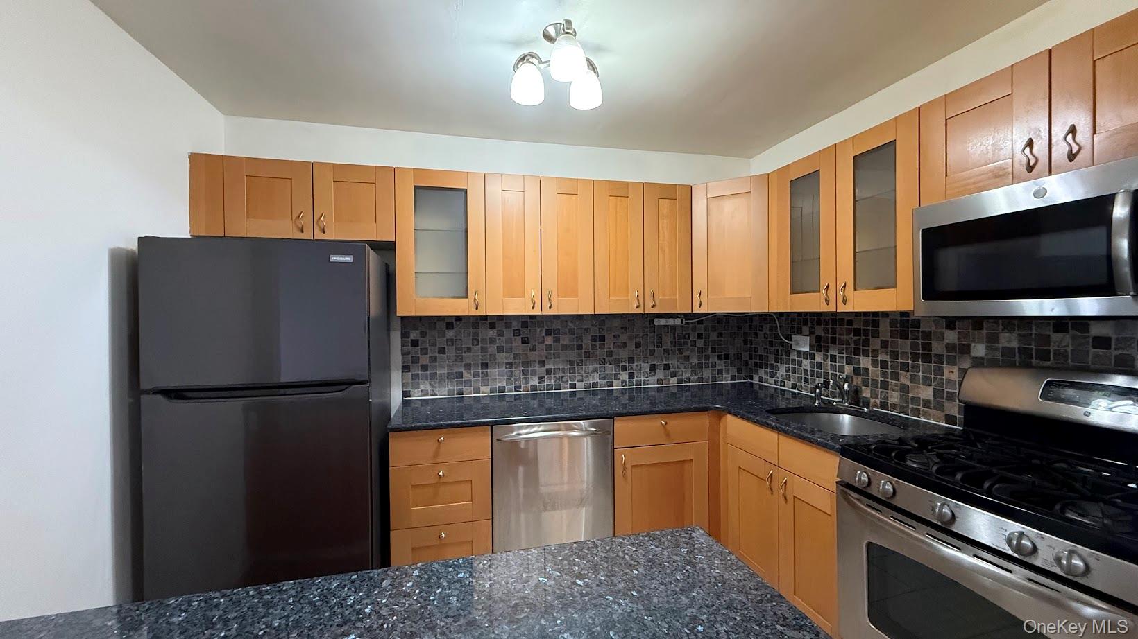 #7 photo, 63-11 Queens Boulevard, كوينز Woodside , NY 11347