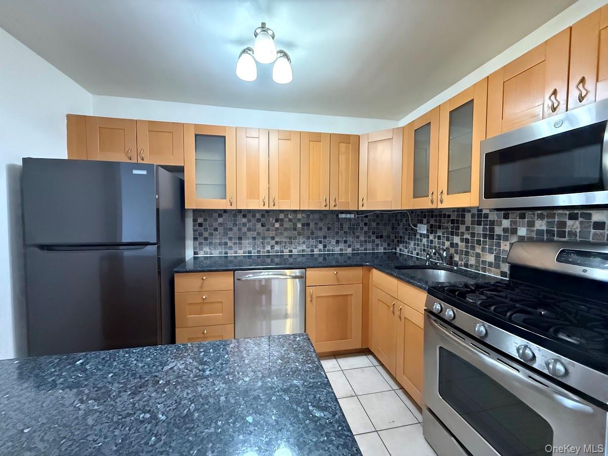 #9 photo, 63-11 Queens Boulevard, كوينز Woodside , NY 11347