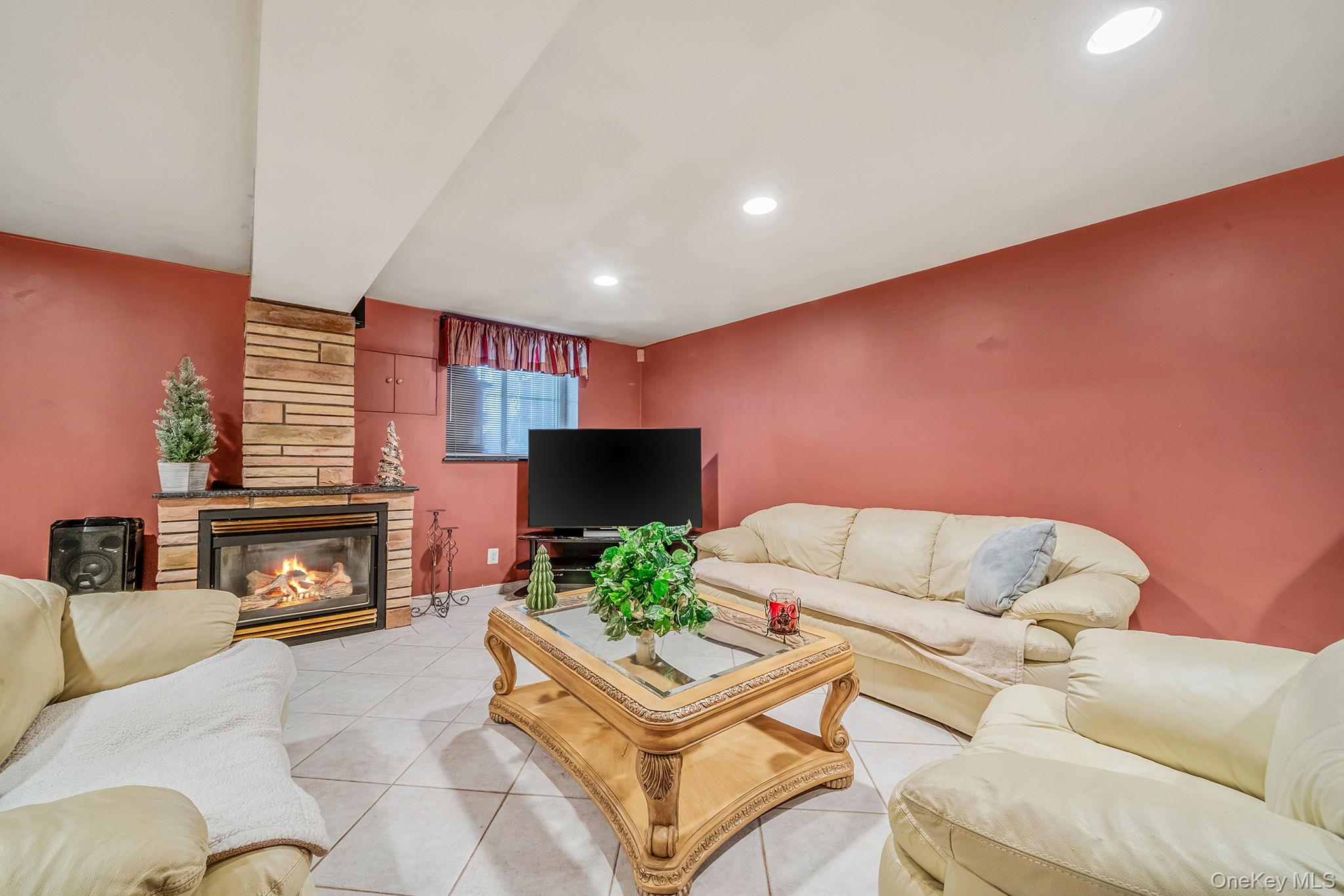 #18 photo, 8615 77th Avenue, Glendale , NY 11385