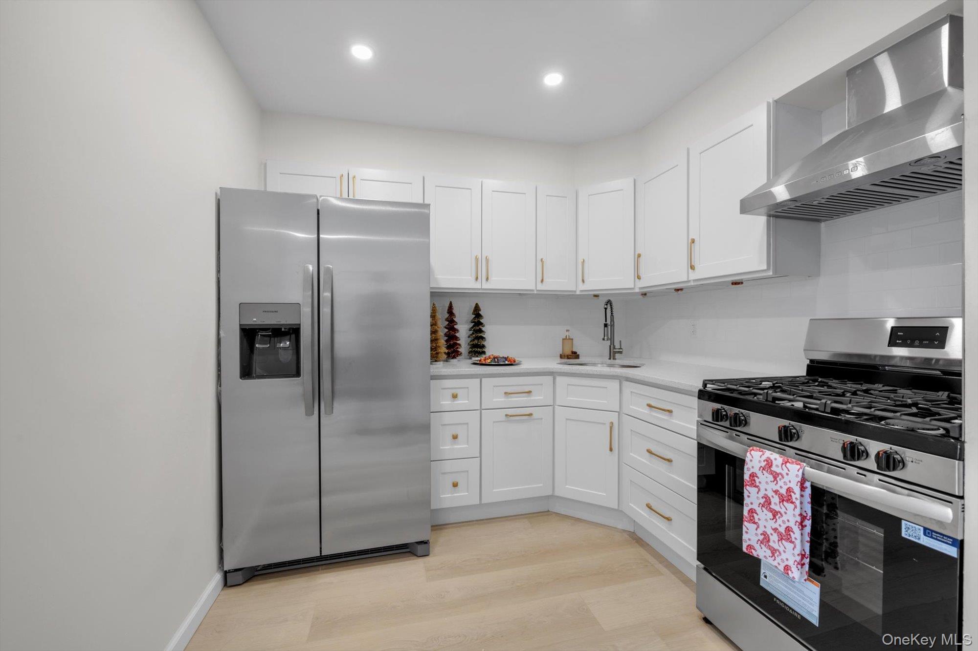 #10 photo, 4018 165th Street, Flushing , NY 11358