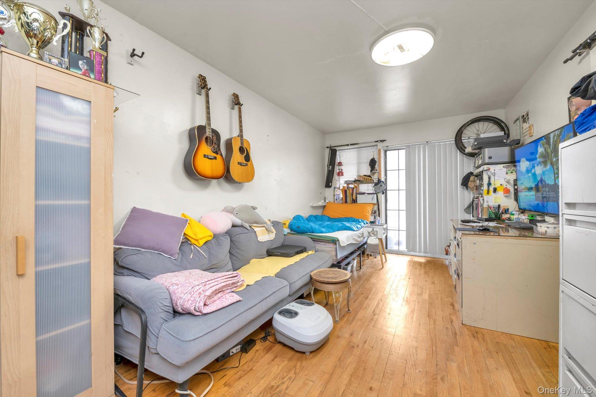 #18 photo, 4018 165th Street, Flushing , NY 11358