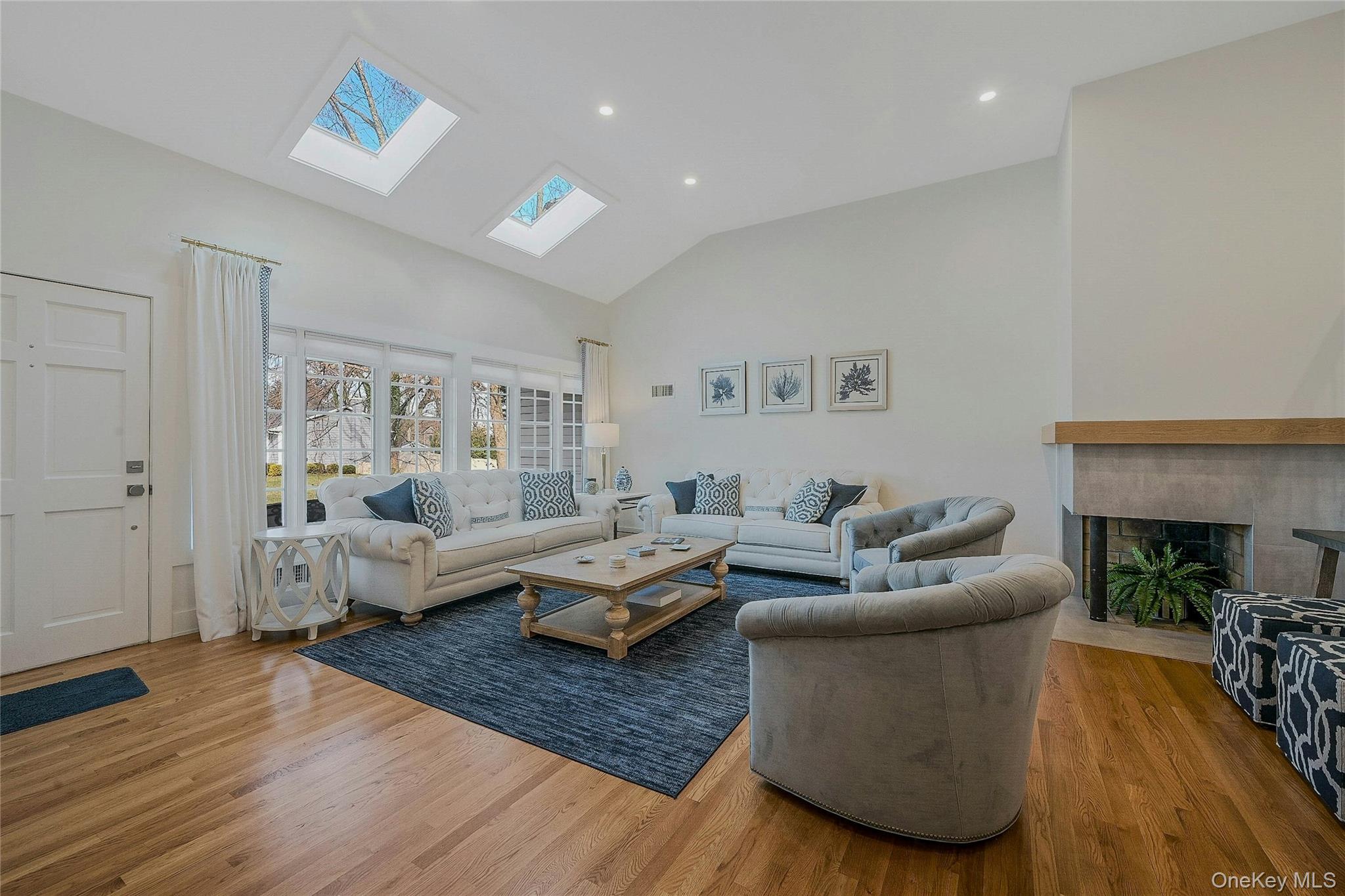 #1 photo, 3 Old Town Lane, מחוז סאפוק Huntington , NY 11743