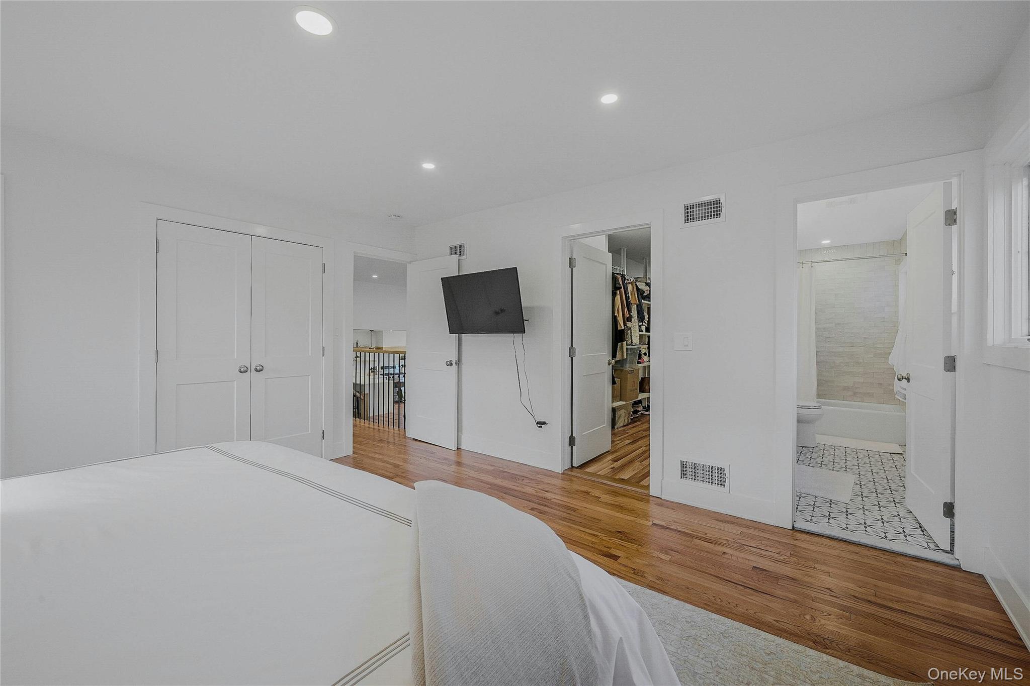 #12 photo, 3 Old Town Lane, מחוז סאפוק Huntington , NY 11743