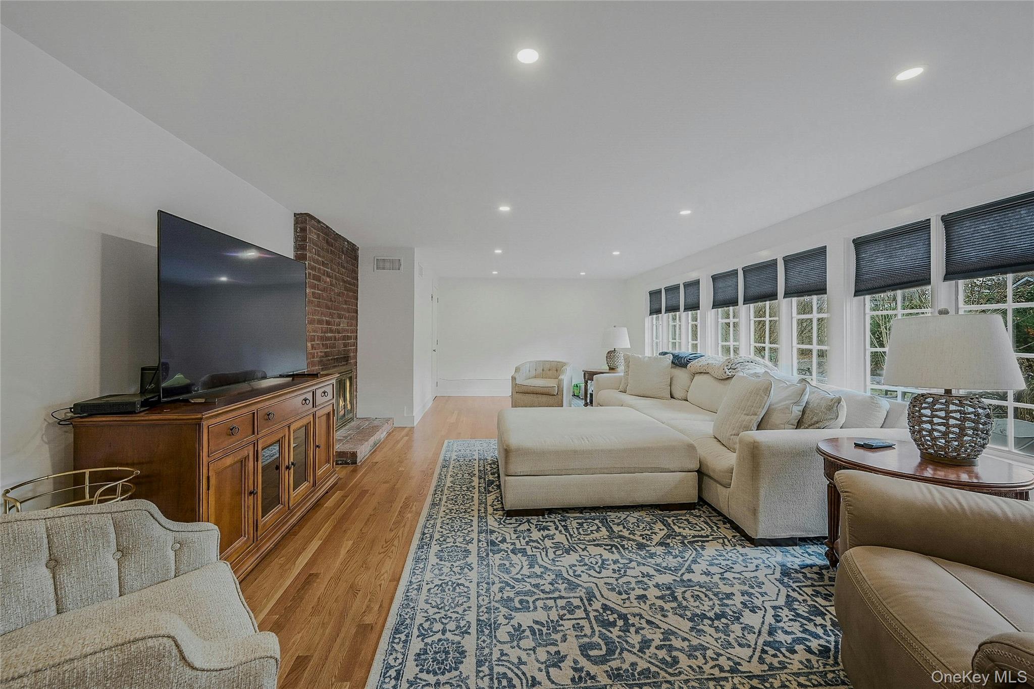 #18 photo, 3 Old Town Lane, מחוז סאפוק Huntington , NY 11743