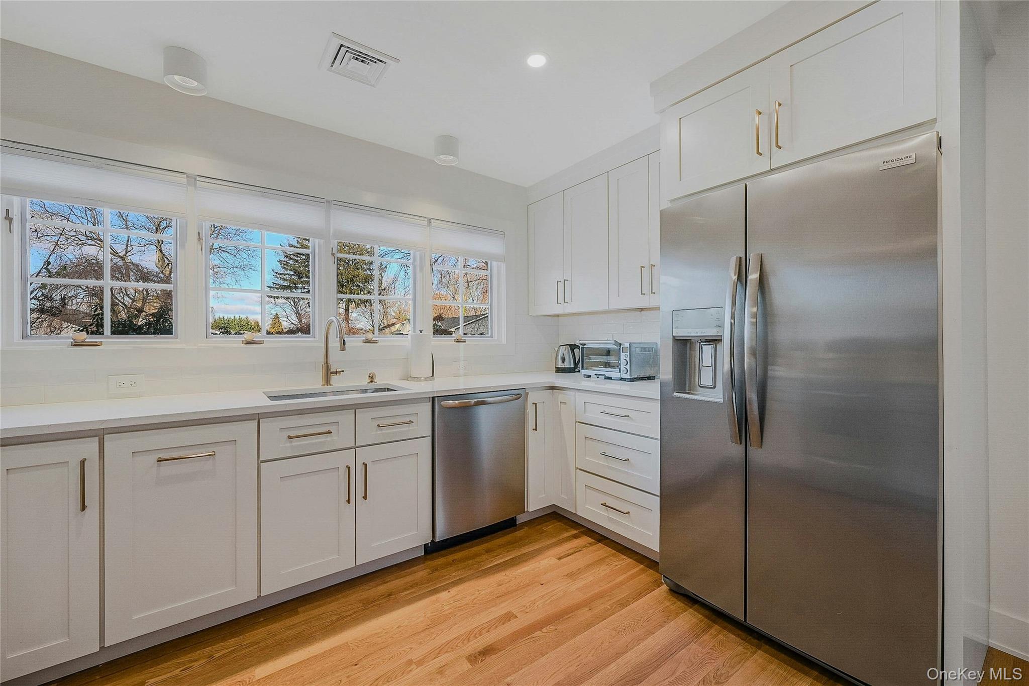 #9 photo, 3 Old Town Lane, מחוז סאפוק Huntington , NY 11743