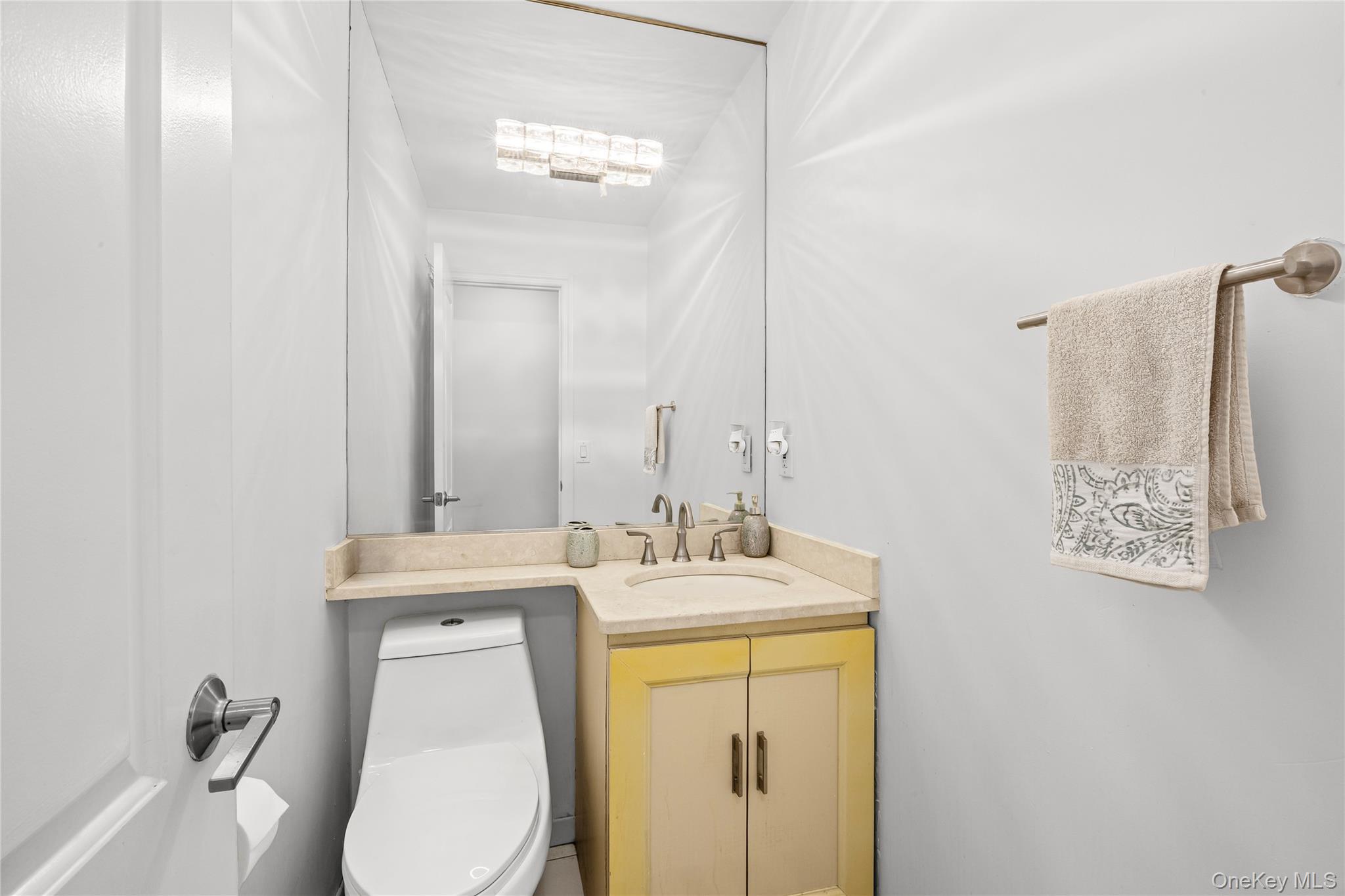 #12 photo, 902 Linden Avenue, নাসাউ কাউন্টি Westbury , NY 11590