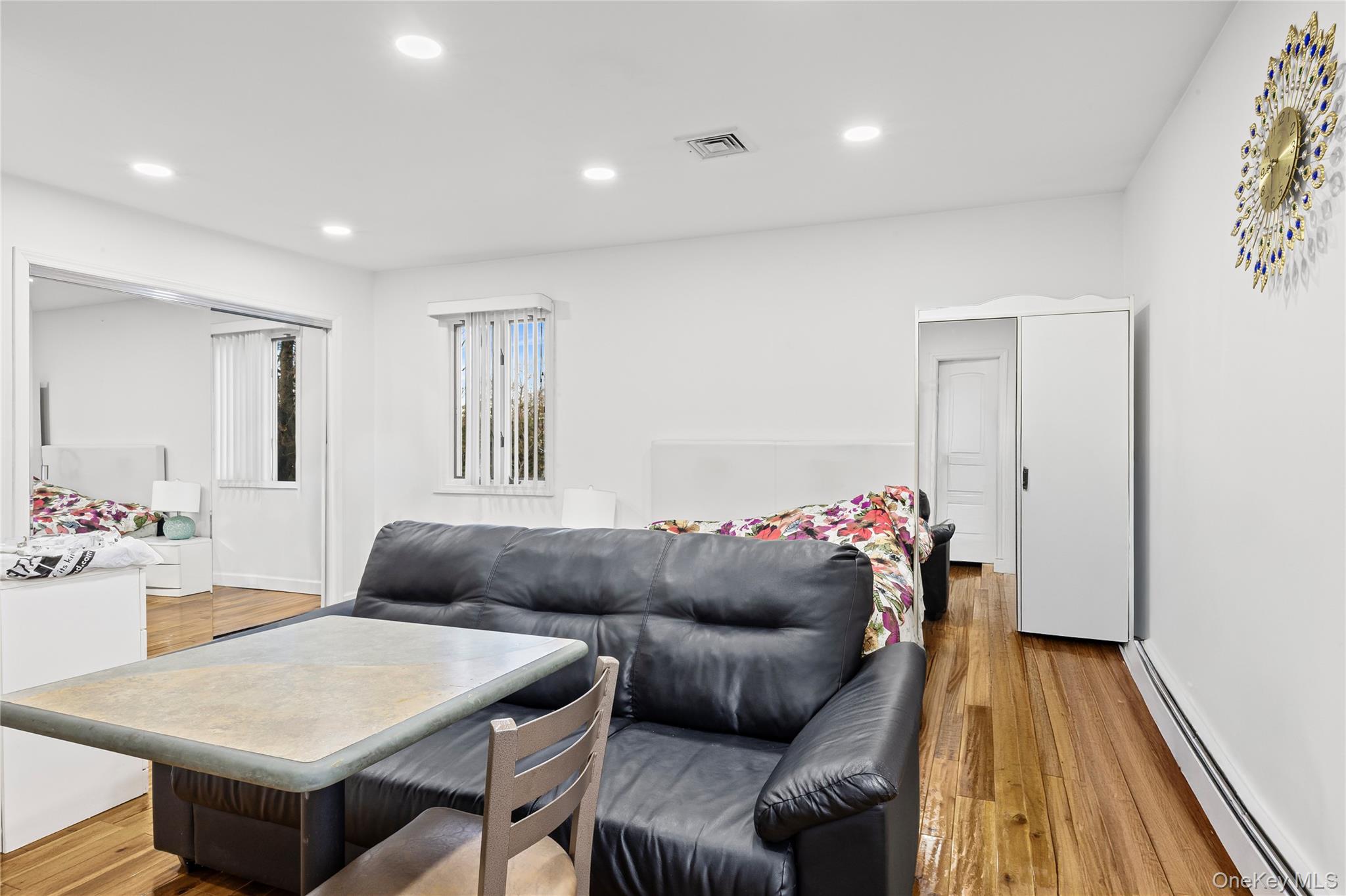 #15 photo, 902 Linden Avenue, নাসাউ কাউন্টি Westbury , NY 11590