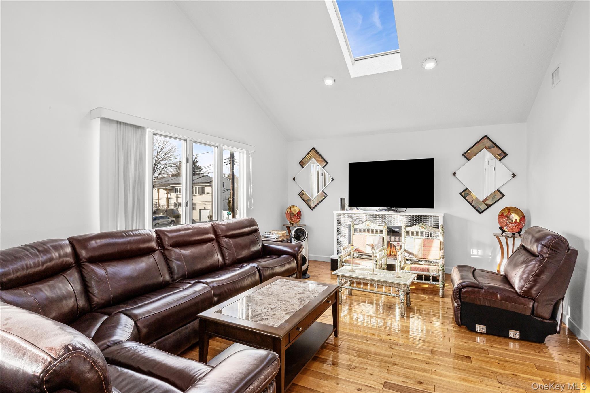 #4 photo, 902 Linden Avenue, নাসাউ কাউন্টি Westbury , NY 11590