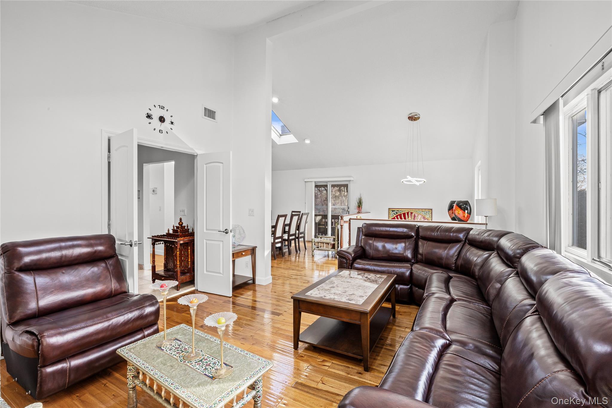 #6 photo, 902 Linden Avenue, নাসাউ কাউন্টি Westbury , NY 11590