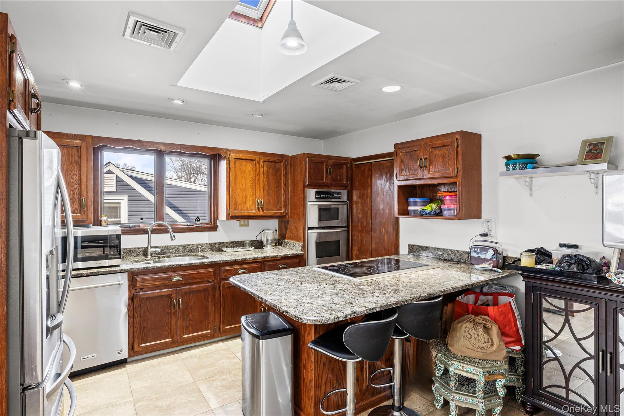 #7 photo, 902 Linden Avenue, নাসাউ কাউন্টি Westbury , NY 11590