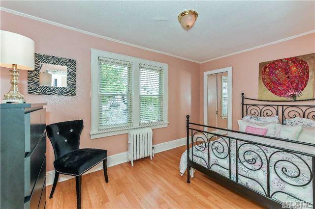 #10 photo, 49 Malden Avenue, Lynbrook , NY 11563