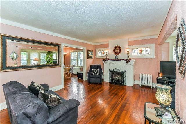 #4 photo, 49 Malden Avenue, Lynbrook , NY 11563