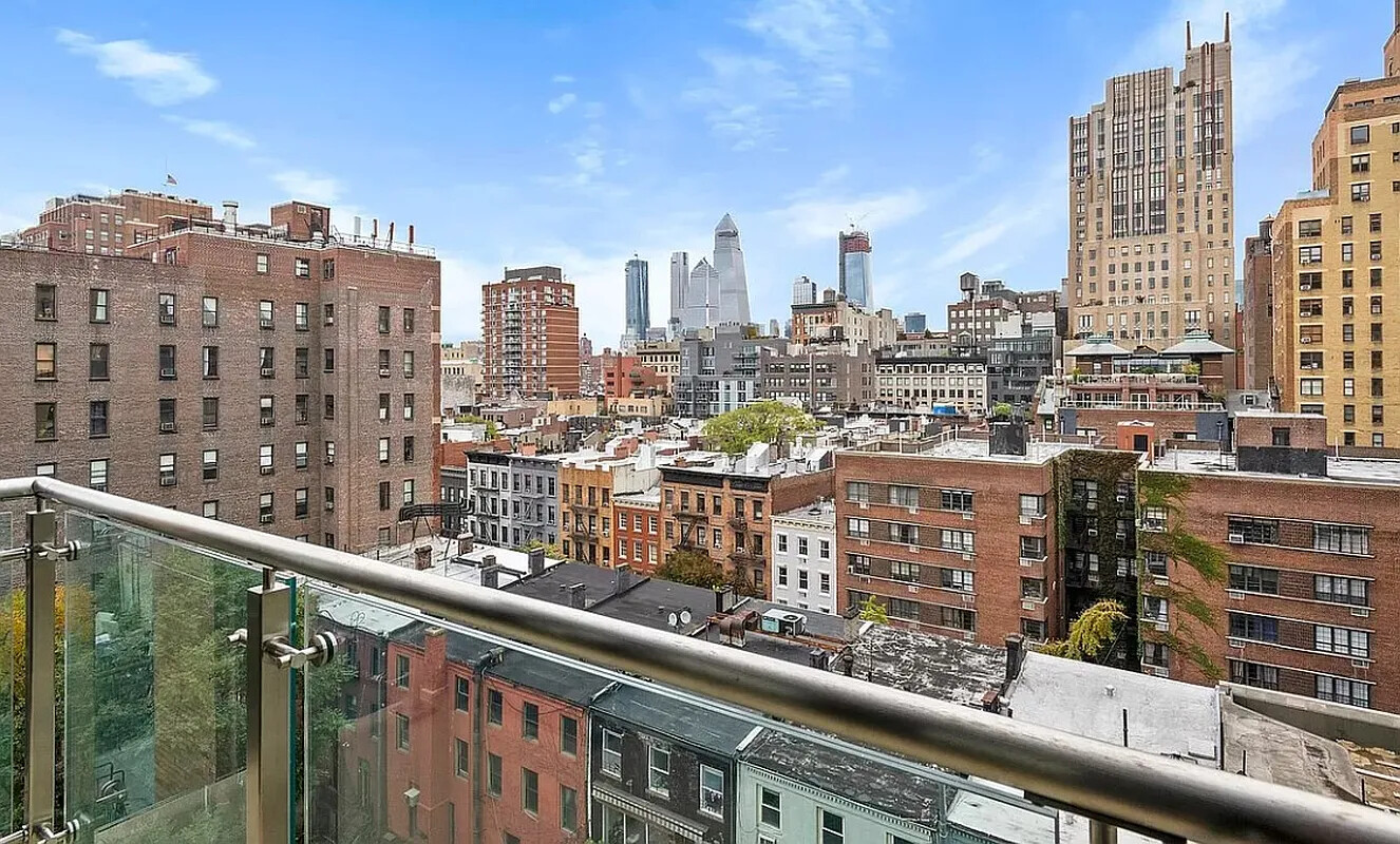 #9 photo, 211 W 14TH Street, Chelsea , NY 10011