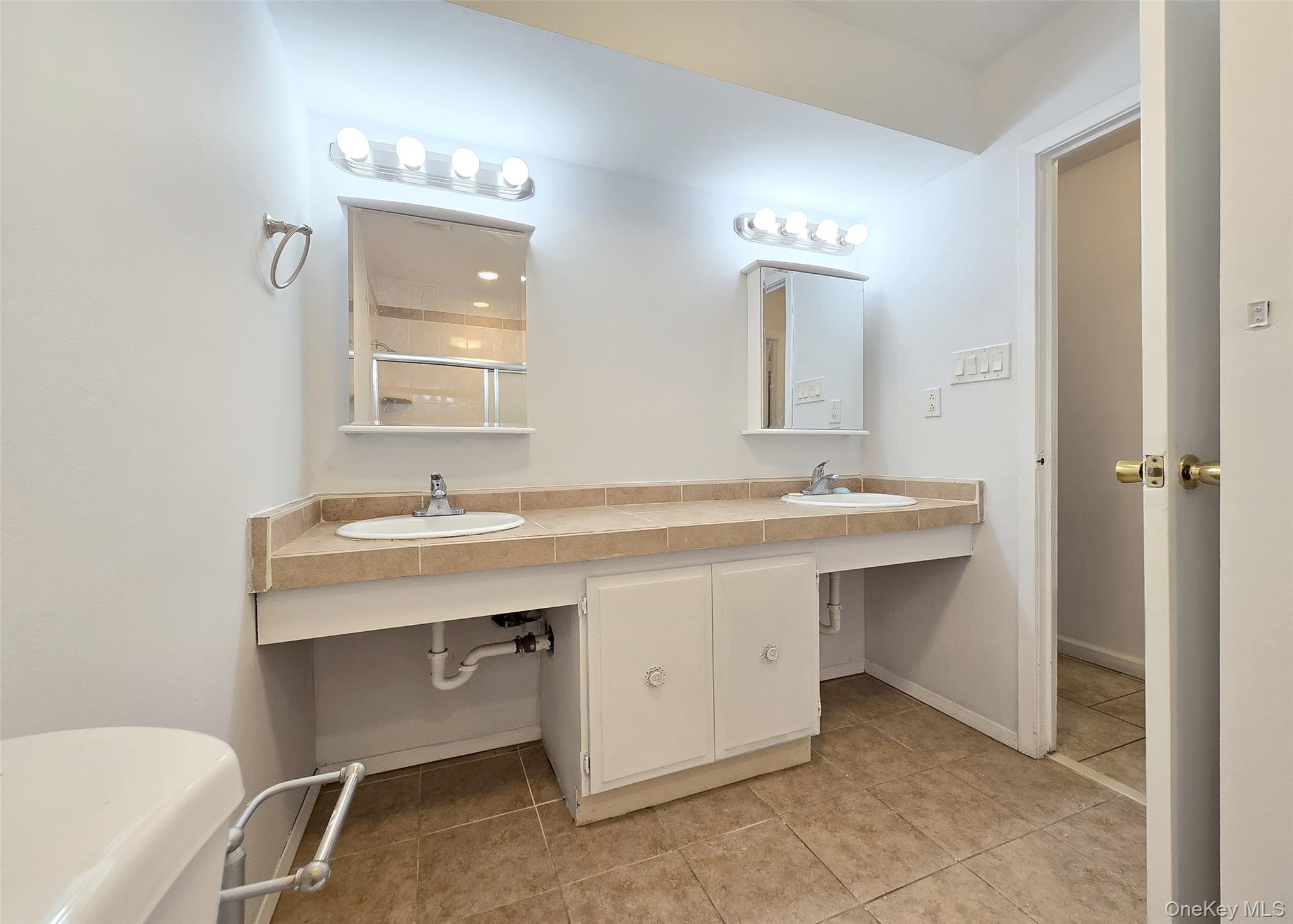 #18 photo, 652 Hawkins Road, Coram , NY 11727