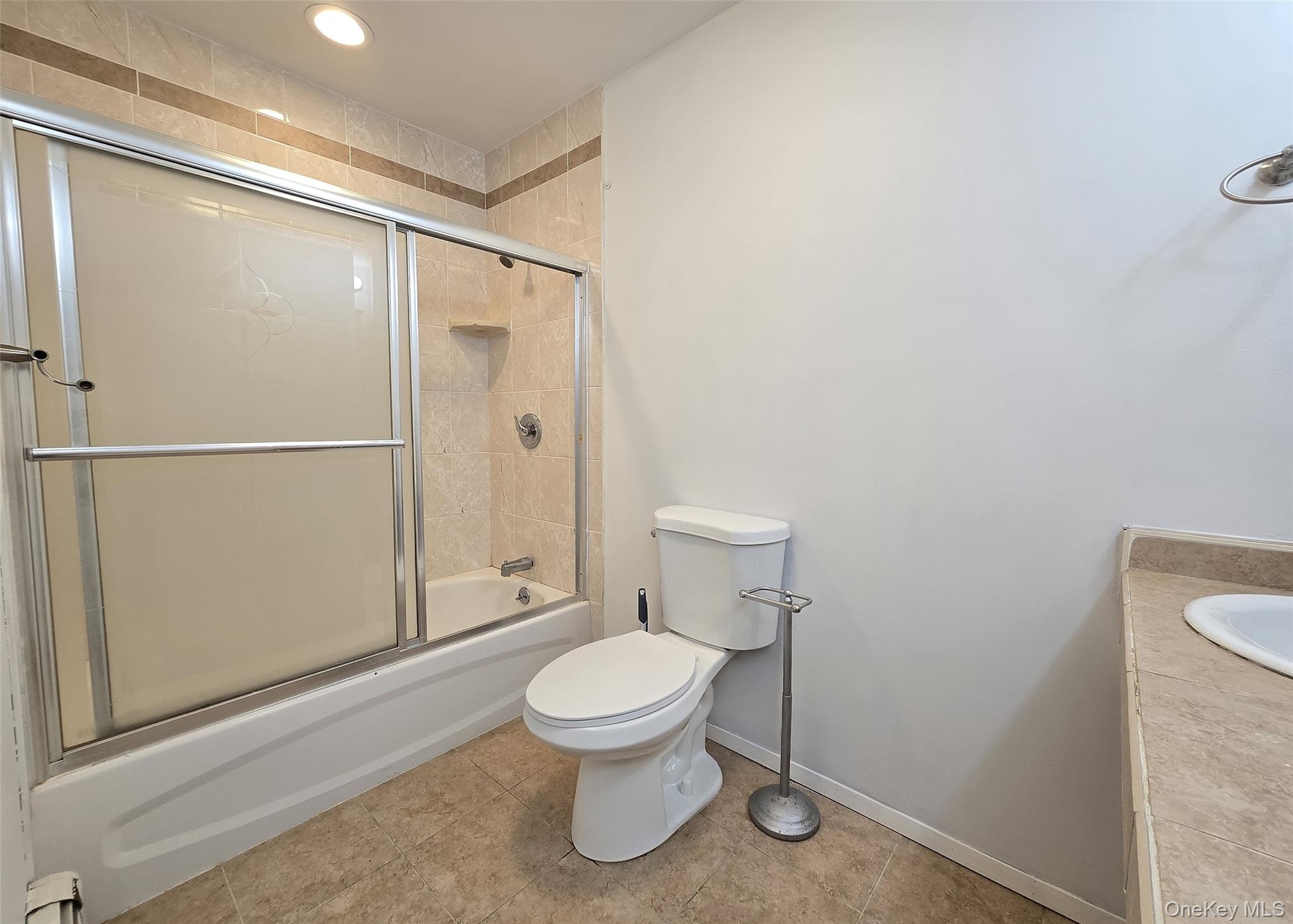 #19 photo, 652 Hawkins Road, Coram , NY 11727