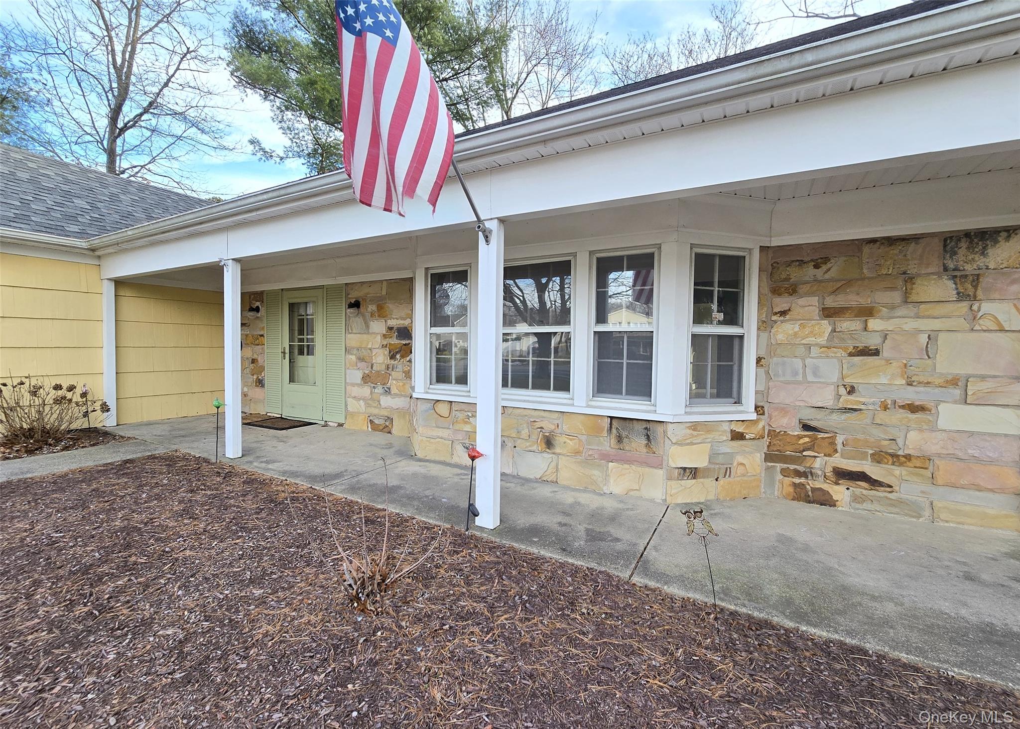 #2 photo, 652 Hawkins Road, Coram , NY 11727