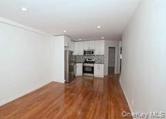 #3 photo, 25-37 72nd Street, Куинс ‖ Jackson Heights , NY 11370