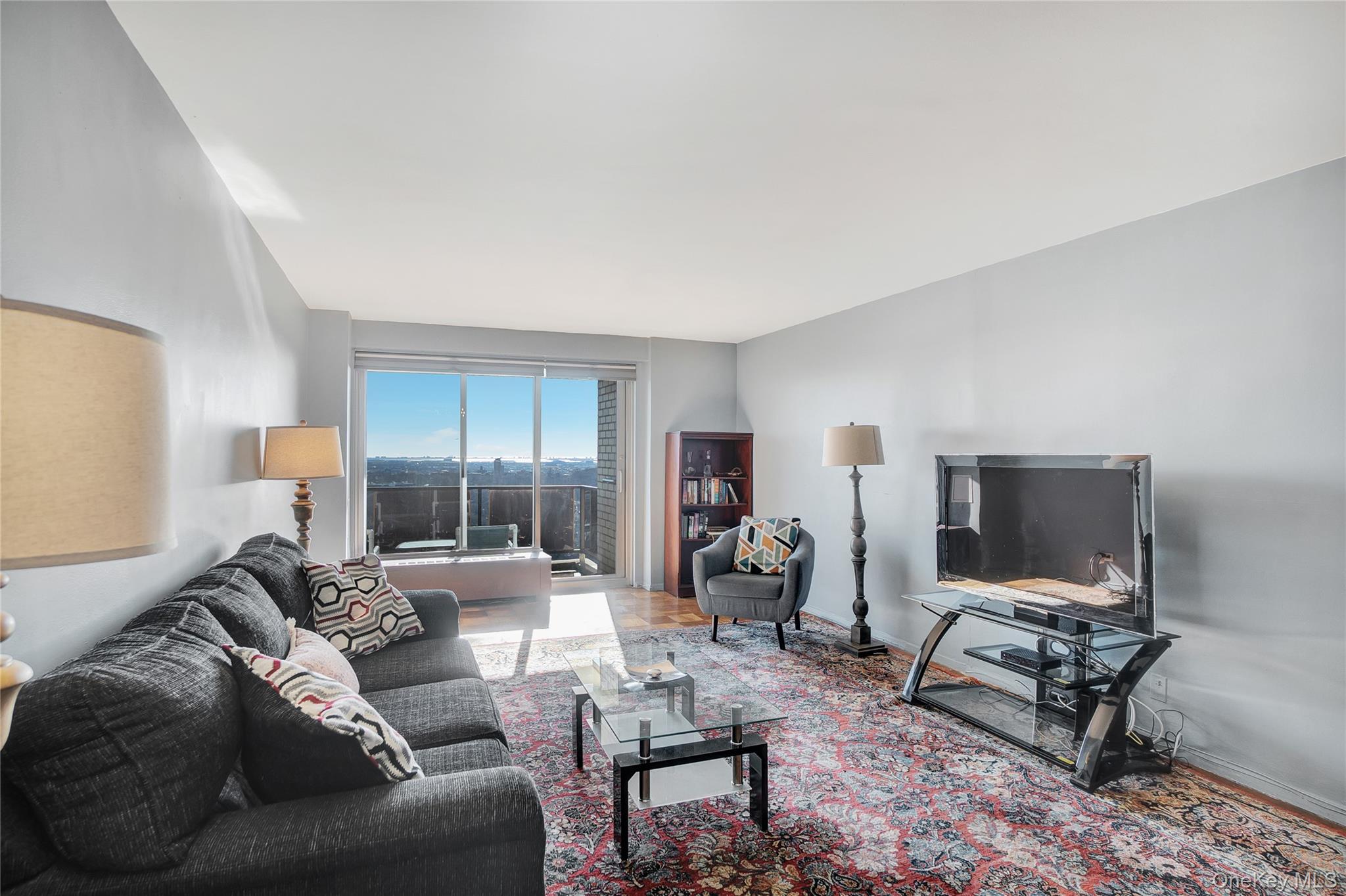 #10 photo, 110-11 Queens Boulevard, 뉴욕퀸즈 Forest Hills , NY 11375