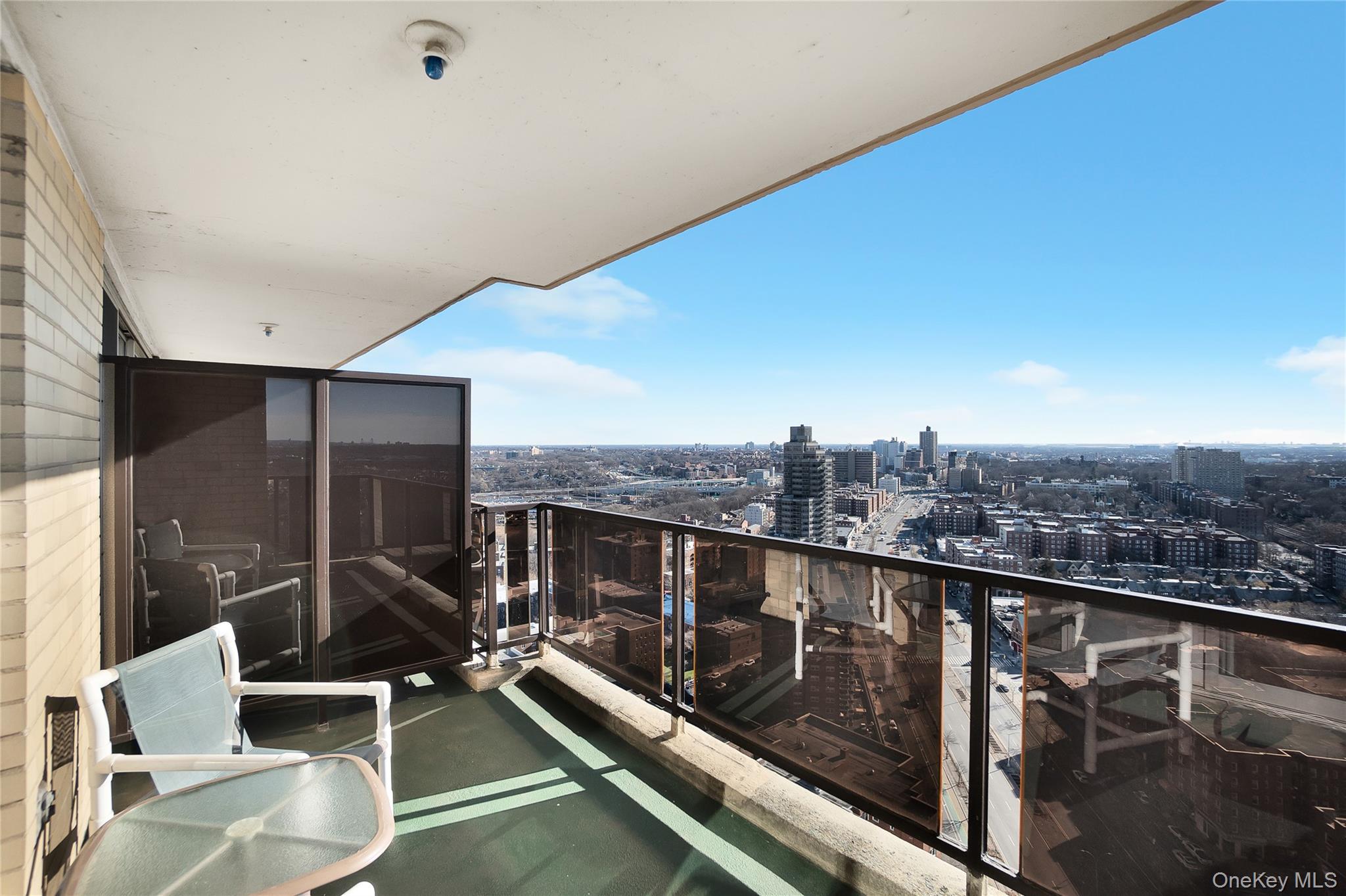 #17 photo, 110-11 Queens Boulevard, 뉴욕퀸즈 Forest Hills , NY 11375