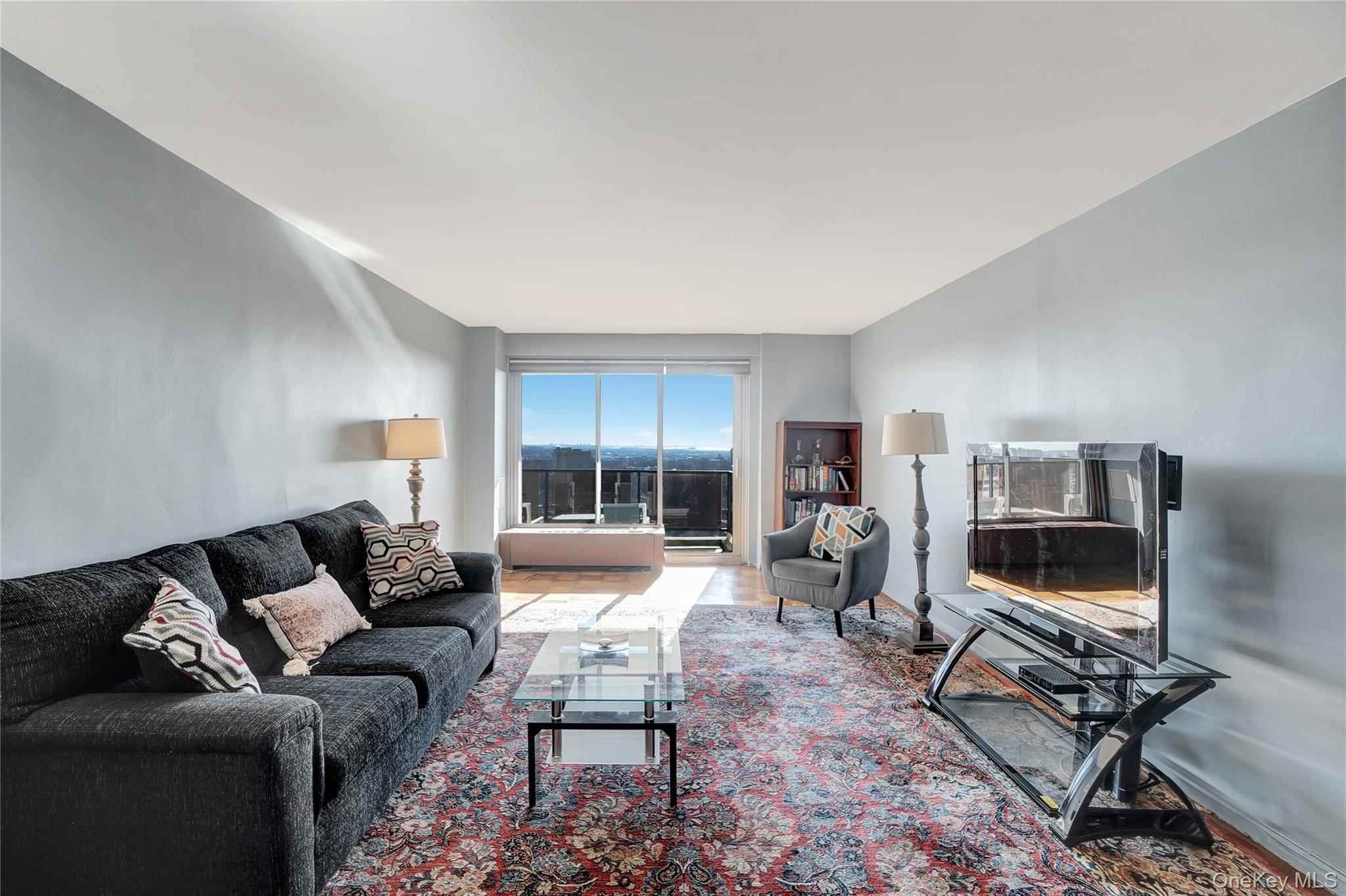 #8 photo, 110-11 Queens Boulevard, 뉴욕퀸즈 Forest Hills , NY 11375