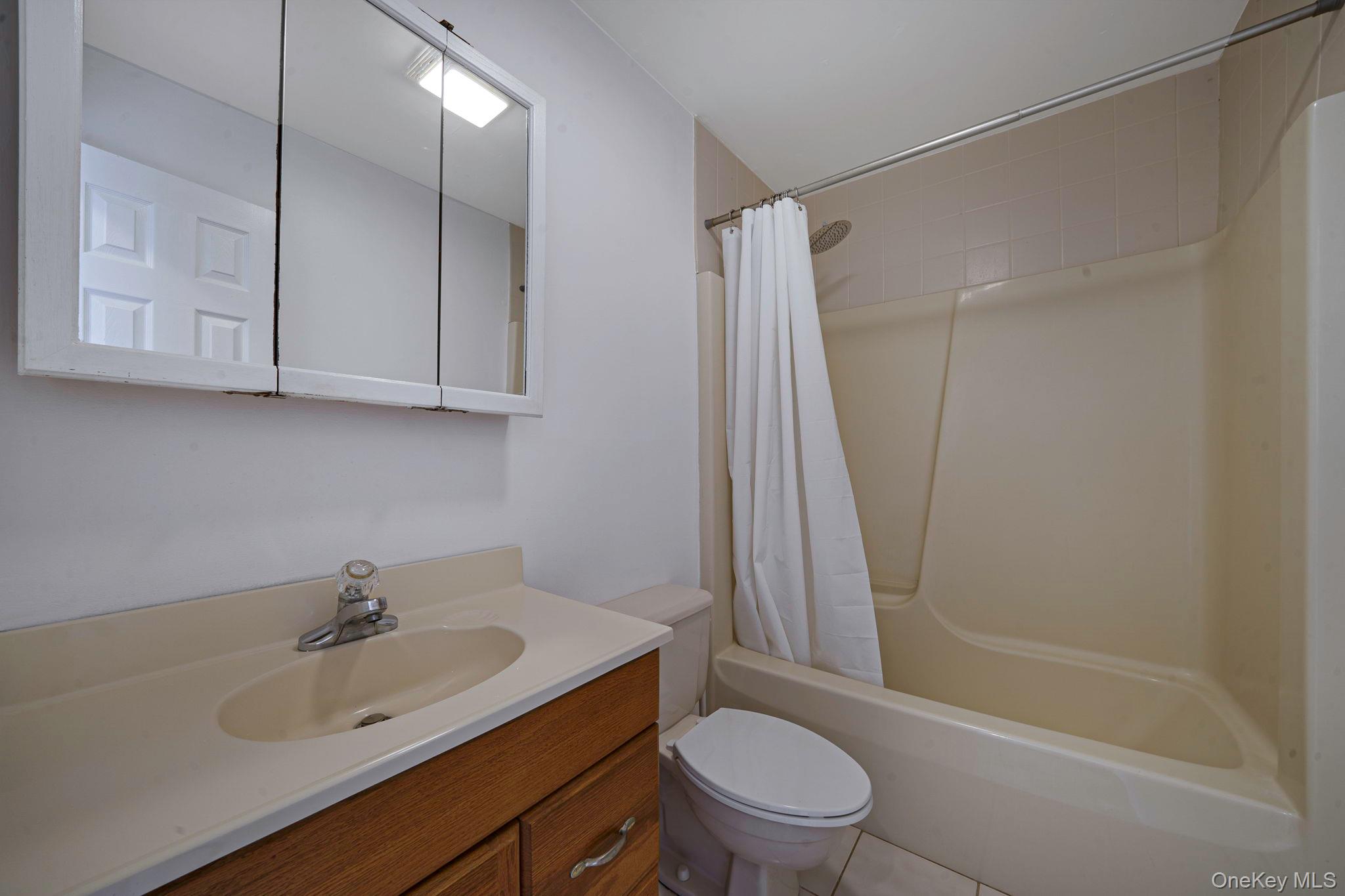 #11 photo, 100 E 7th Street, Deer Park , NY 11729