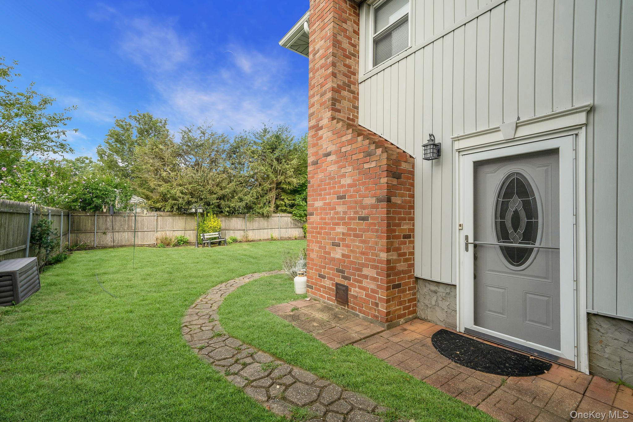 #3 photo, 100 E 7th Street, Deer Park , NY 11729