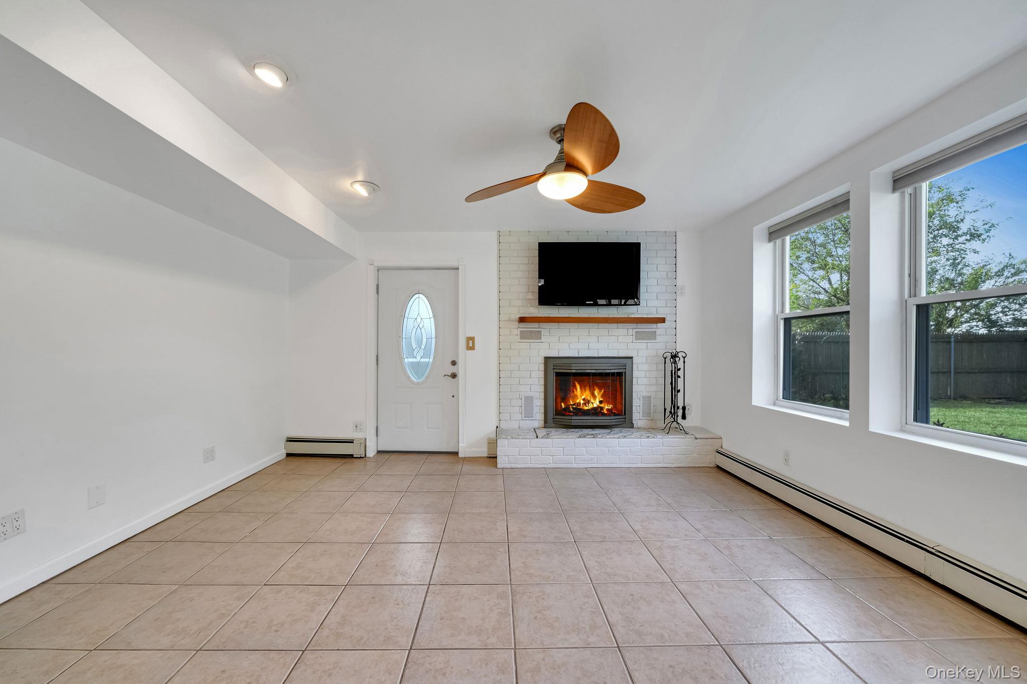 #4 photo, 100 E 7th Street, Deer Park , NY 11729