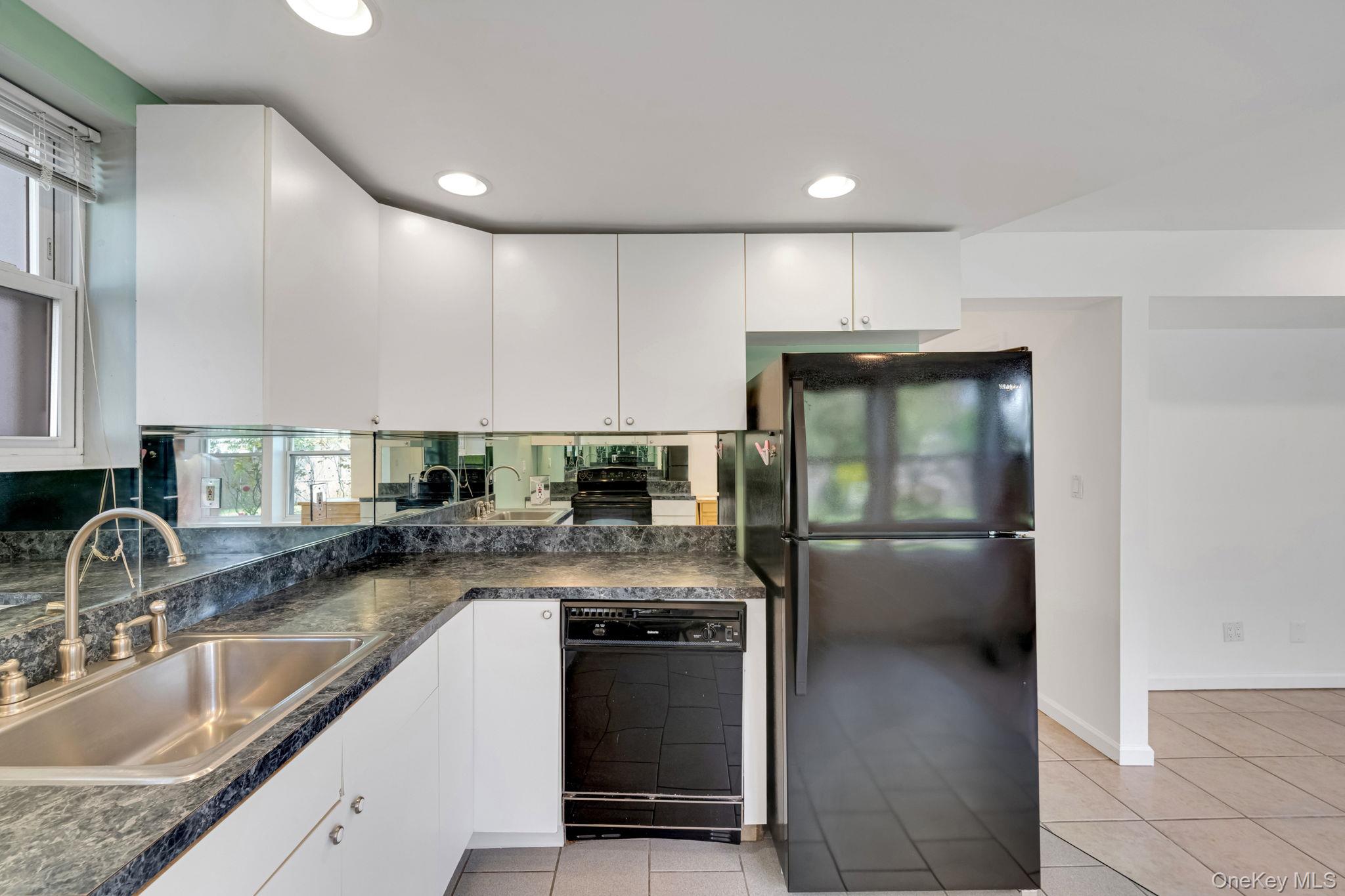 #7 photo, 100 E 7th Street, Deer Park , NY 11729