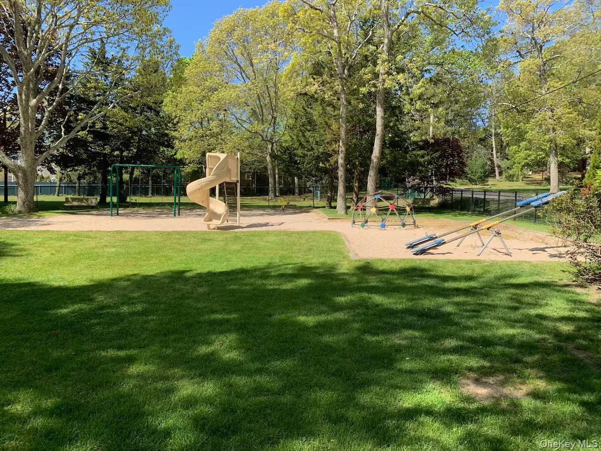 #19 photo, 1240 West Road, Cutchogue , NY 11935