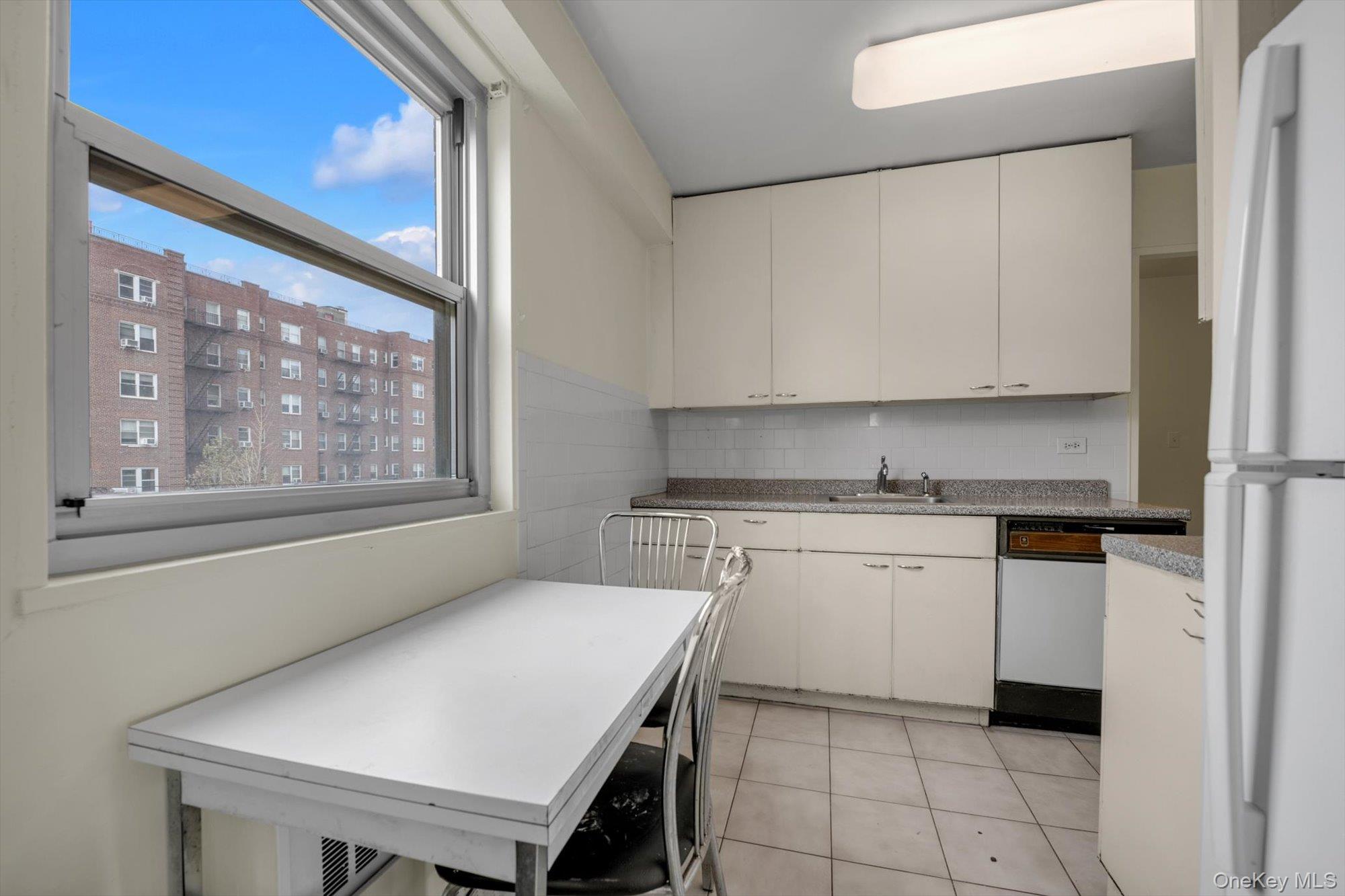 #13 photo, 110-11 Queens Boulevard, 뉴욕퀸즈 Forest Hills , NY 11375