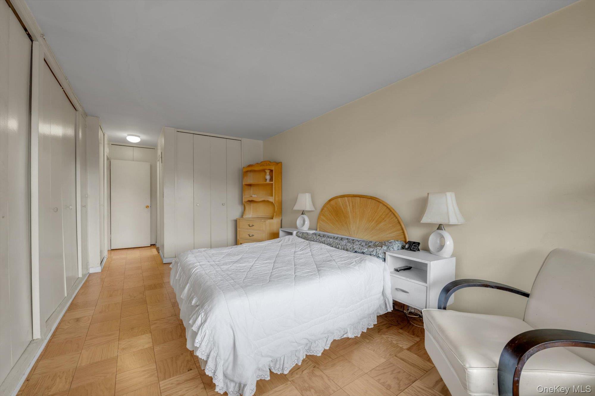 #16 photo, 110-11 Queens Boulevard, 뉴욕퀸즈 Forest Hills , NY 11375