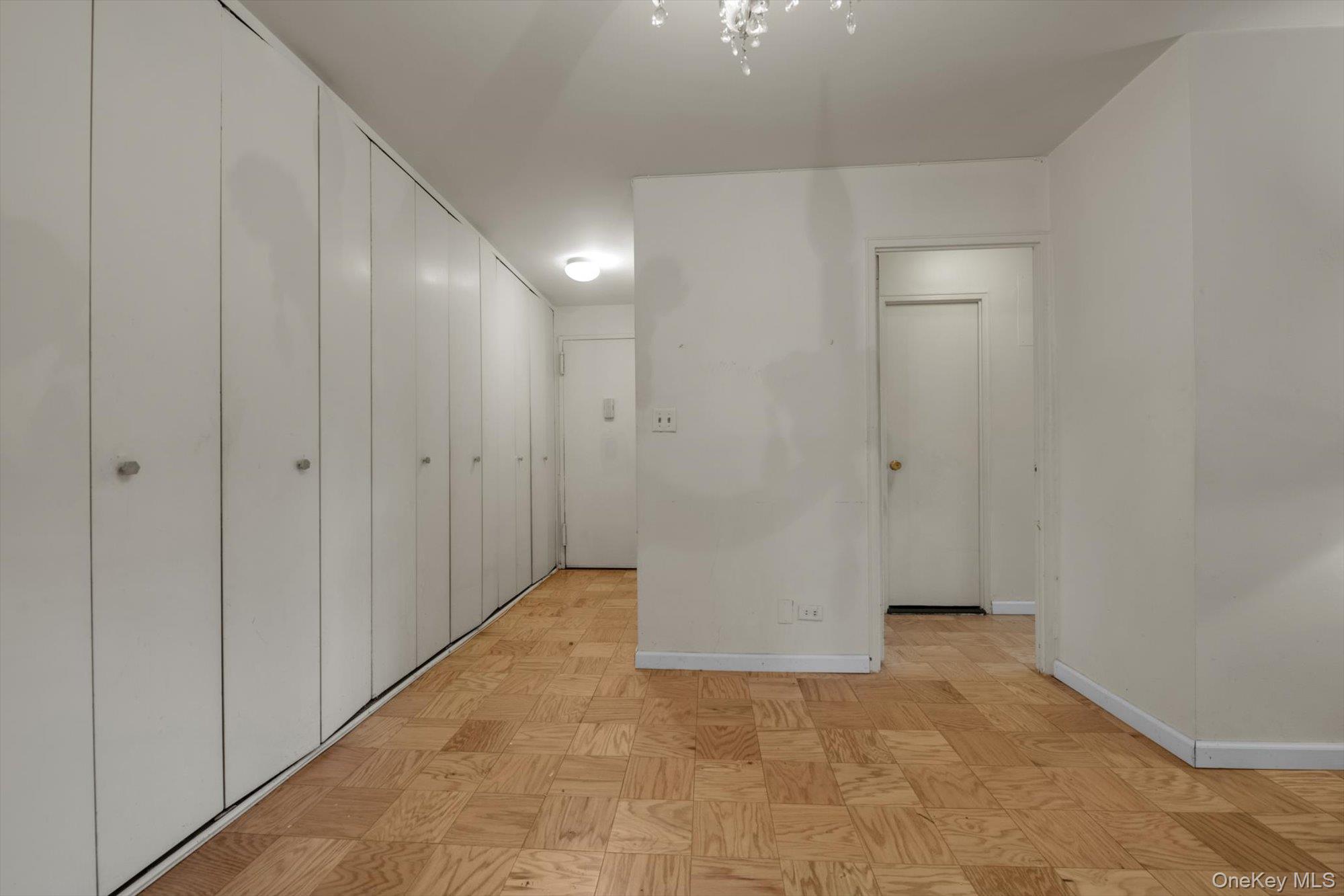 #20 photo, 110-11 Queens Boulevard, 뉴욕퀸즈 Forest Hills , NY 11375