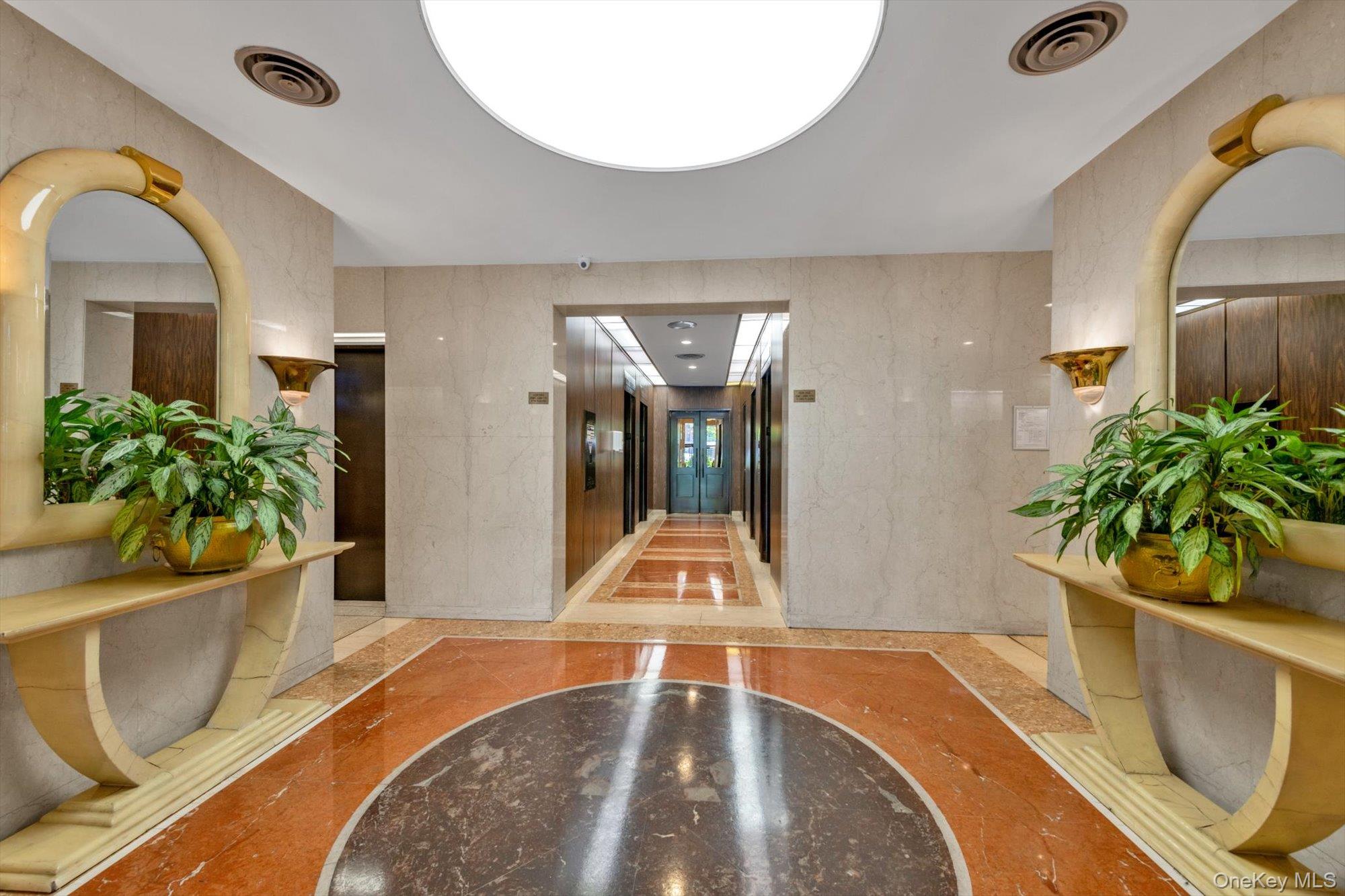 #4 photo, 110-11 Queens Boulevard, 뉴욕퀸즈 Forest Hills , NY 11375