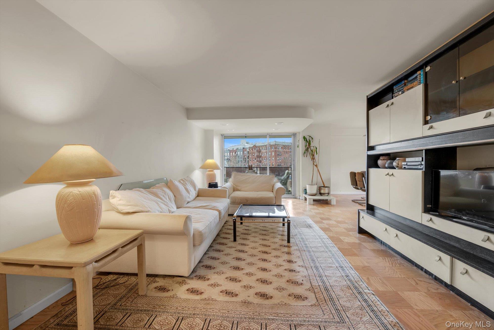 #7 photo, 110-11 Queens Boulevard, 뉴욕퀸즈 Forest Hills , NY 11375