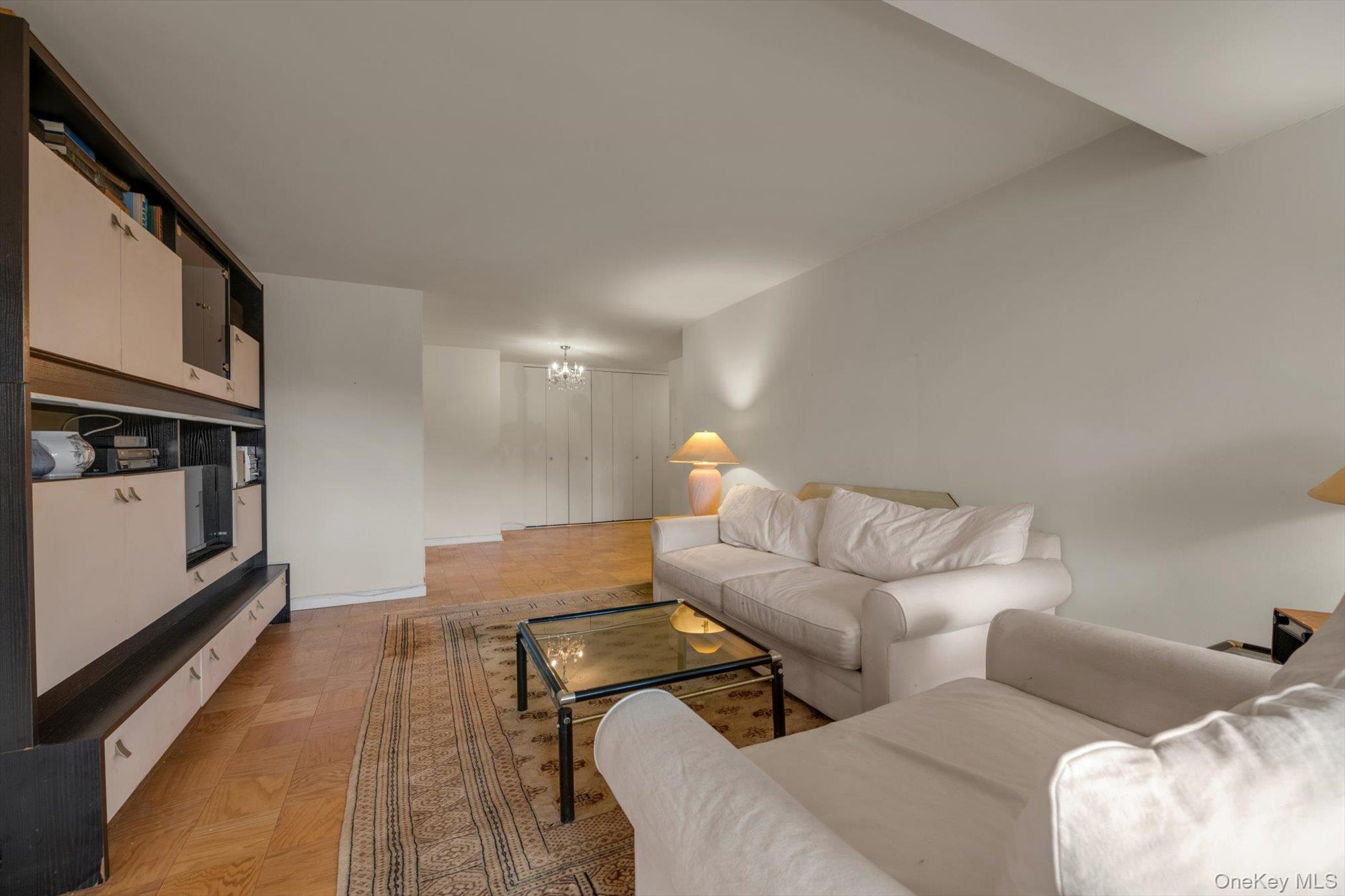 #8 photo, 110-11 Queens Boulevard, 뉴욕퀸즈 Forest Hills , NY 11375