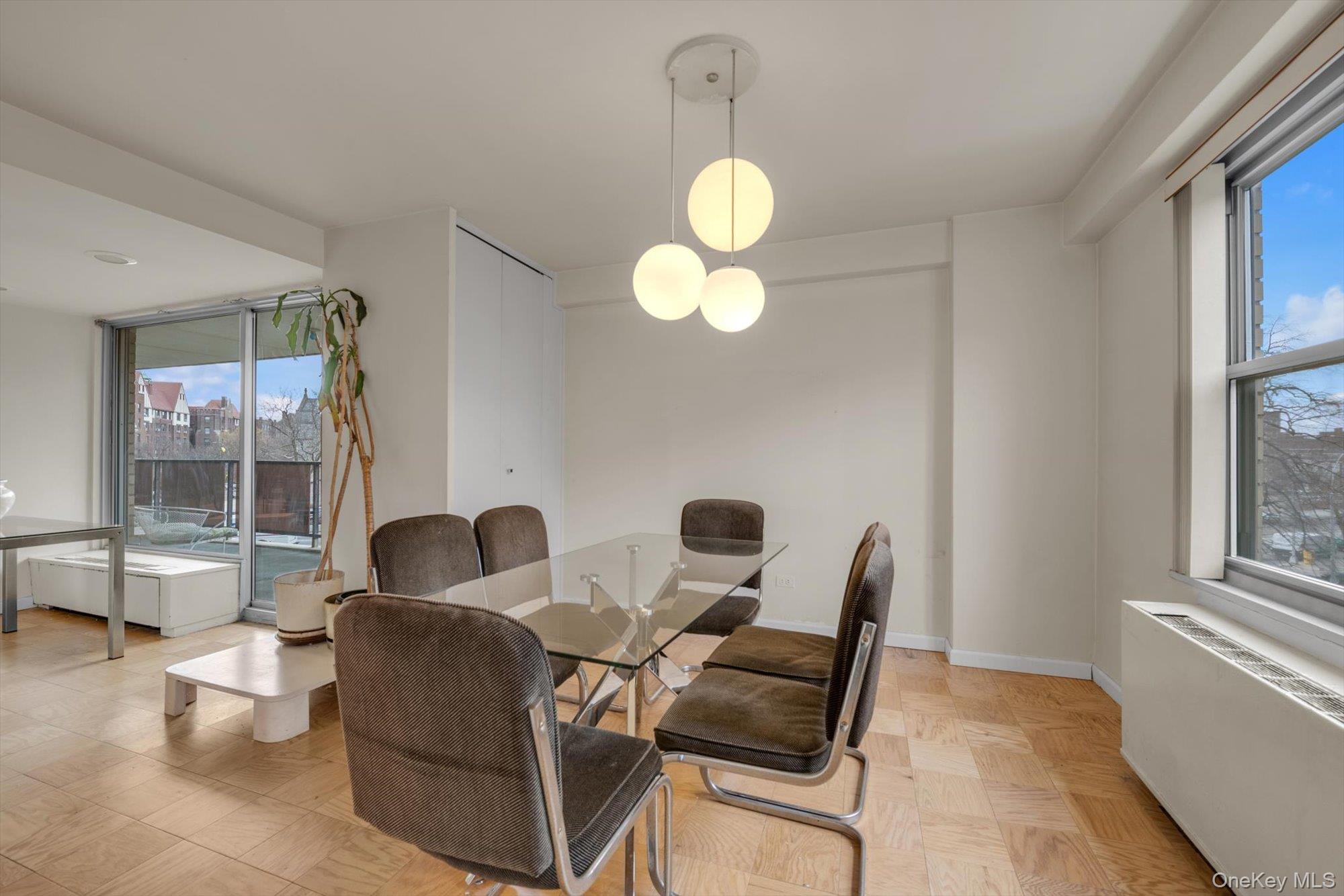 #9 photo, 110-11 Queens Boulevard, 뉴욕퀸즈 Forest Hills , NY 11375