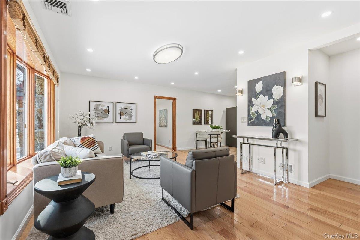 #3 photo, 85 Briarcliff Road, Westbury , NY 11590