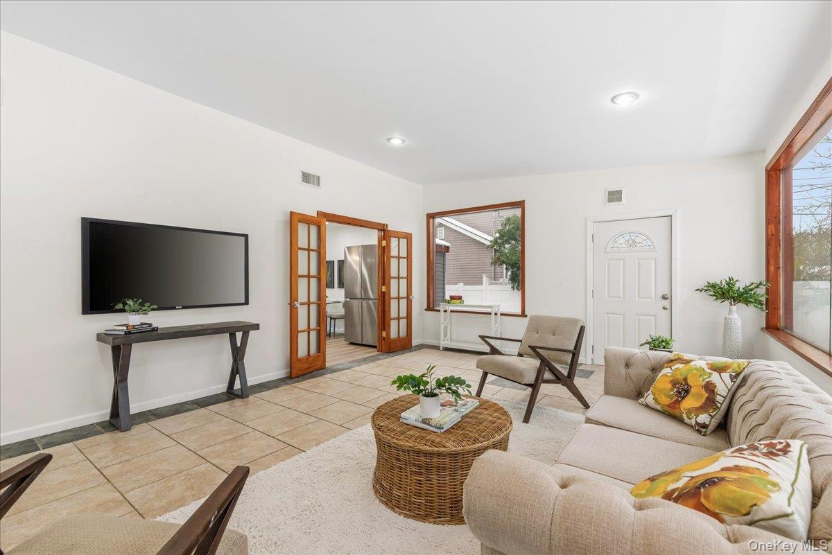 #4 photo, 85 Briarcliff Road, Westbury , NY 11590