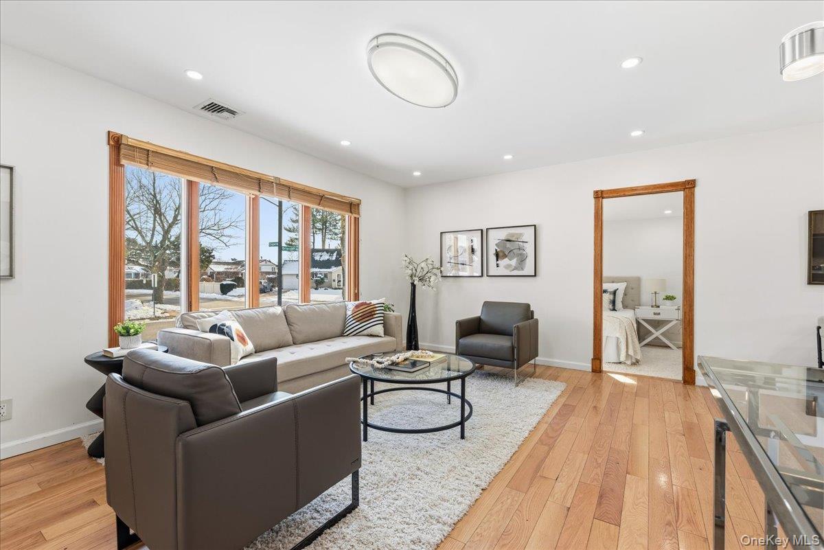 #5 photo, 85 Briarcliff Road, Westbury , NY 11590