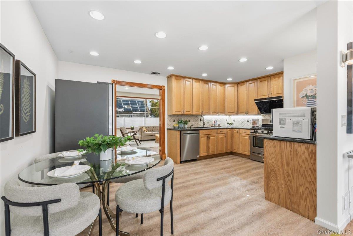 #6 photo, 85 Briarcliff Road, Westbury , NY 11590