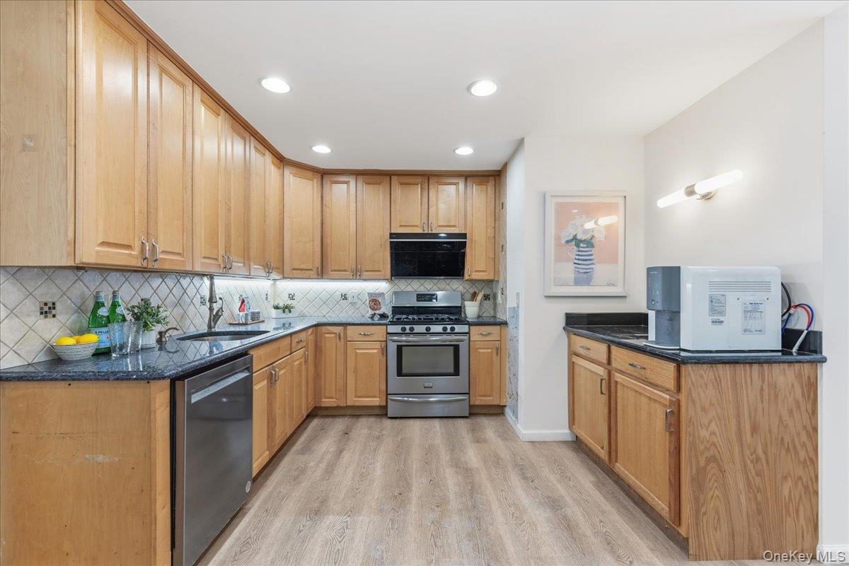 #8 photo, 85 Briarcliff Road, Westbury , NY 11590