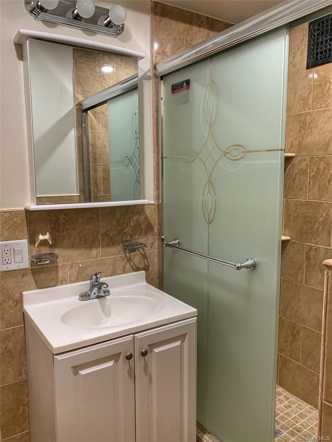 #17 photo, 80-56 164th Street, 皇后區 牙買加 Hillcrest (Queens) , NY 11432