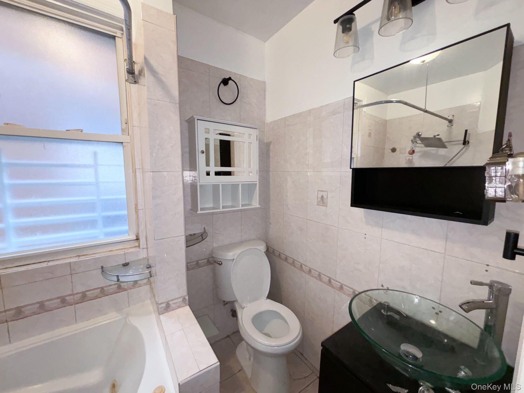 #7 photo, 1718 Melville Street, 브롱크스 Bronx , NY 10460